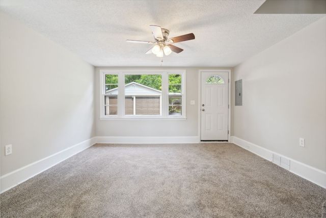 30 Dalewood Dr, Clarksville, TN 37042