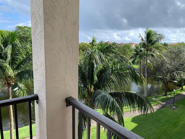 2105 Lavers Circle 407, Delray Beach, FL 33444