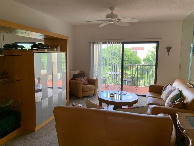 2105 Lavers Circle 407, Delray Beach, FL 33444