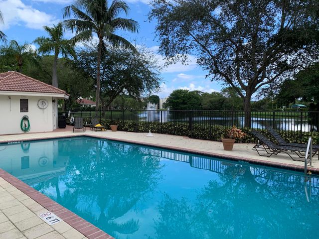 2105 Lavers Circle 407, Delray Beach, FL 33444