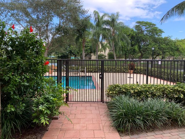 2105 Lavers Circle 407, Delray Beach, FL 33444