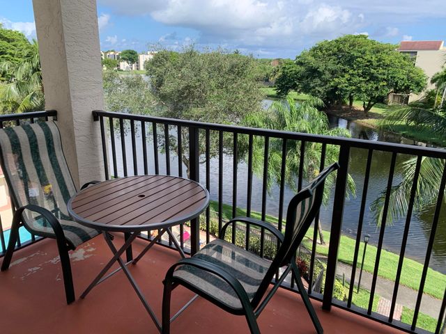 2105 Lavers Circle 407, Delray Beach, FL 33444