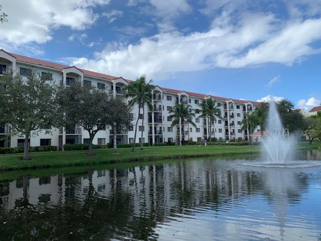 2105 Lavers Circle 407, Delray Beach, FL 33444