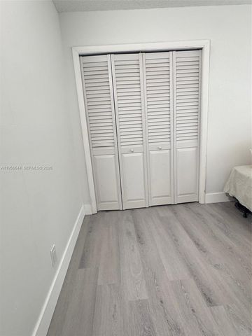 163 Lakeview Dr 204, Weston, FL 33326