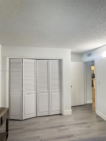 163 Lakeview Dr 204, Weston, FL 33326