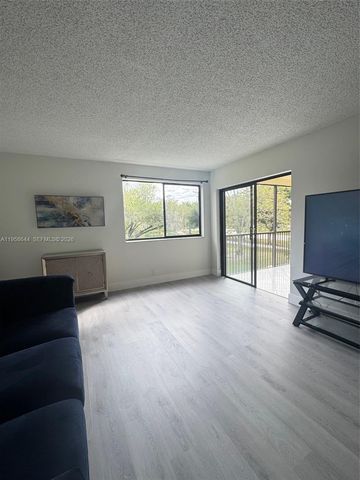 163 Lakeview Dr 204, Weston, FL 33326