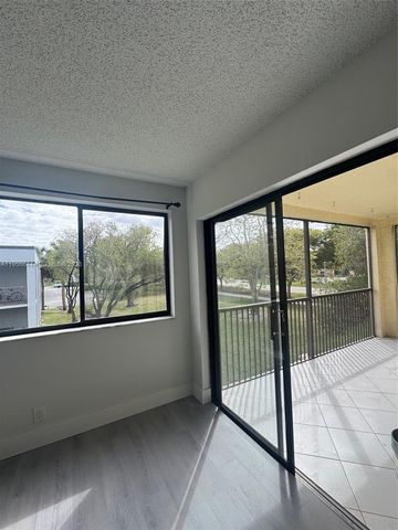 163 Lakeview Dr 204, Weston, FL 33326