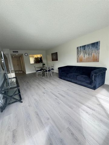 163 Lakeview Dr 204, Weston, FL 33326