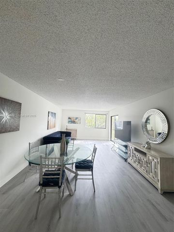 163 Lakeview Dr 204, Weston, FL 33326