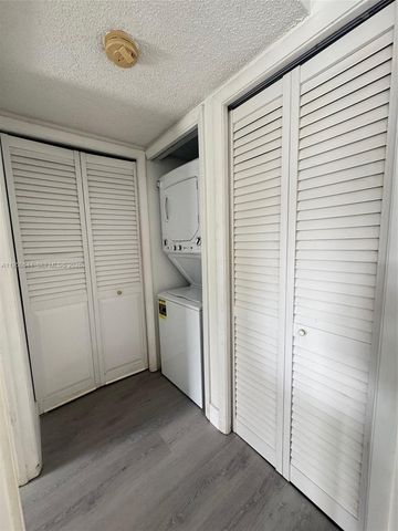 163 Lakeview Dr 204, Weston, FL 33326