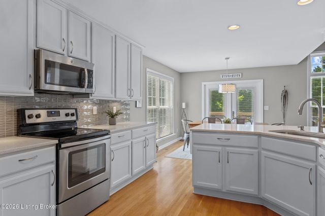 4036 Pleasant Glen Dr, Louisville, KY 40299