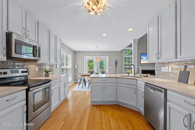 4036 Pleasant Glen Dr, Louisville, KY 40299