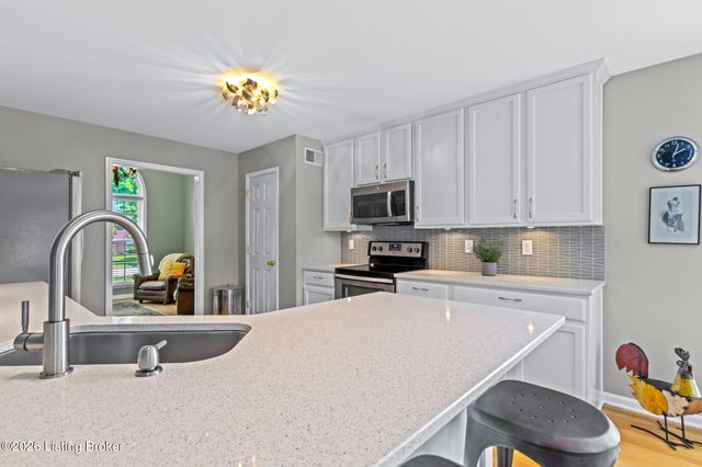 4036 Pleasant Glen Dr, Louisville, KY 40299