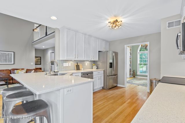 4036 Pleasant Glen Dr, Louisville, KY 40299