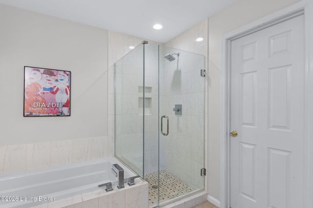 4036 Pleasant Glen Dr, Louisville, KY 40299