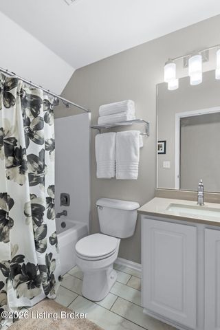 4036 Pleasant Glen Dr, Louisville, KY 40299