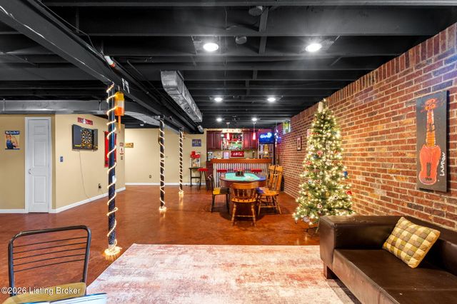 4036 Pleasant Glen Dr, Louisville, KY 40299