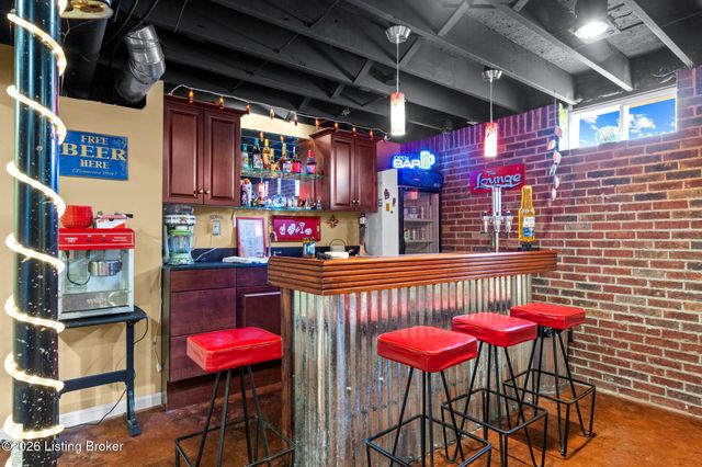 4036 Pleasant Glen Dr, Louisville, KY 40299