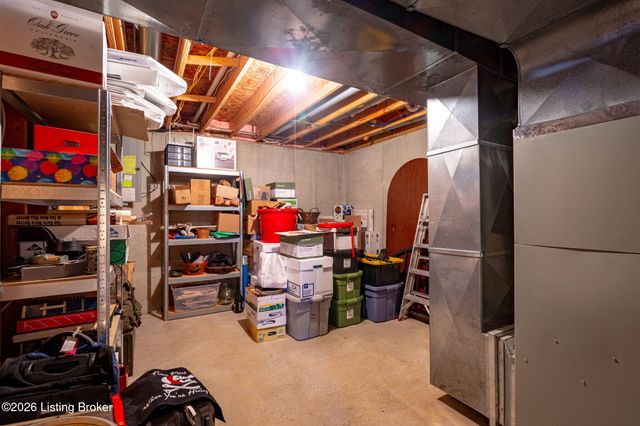 4036 Pleasant Glen Dr, Louisville, KY 40299