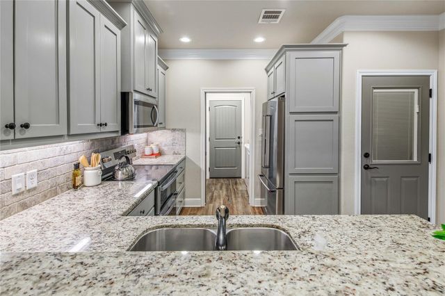 1753 Summit Crossing Lane, College Station, TX 77845