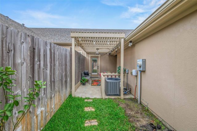 1753 Summit Crossing Lane, College Station, TX 77845