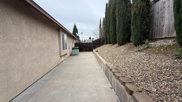 7066 Kentfield Dr, Shingle Springs, CA 95682