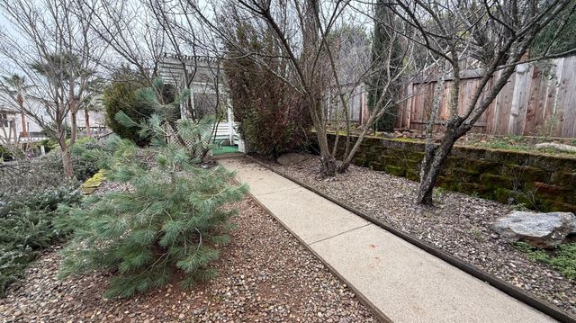 7066 Kentfield Dr, Shingle Springs, CA 95682