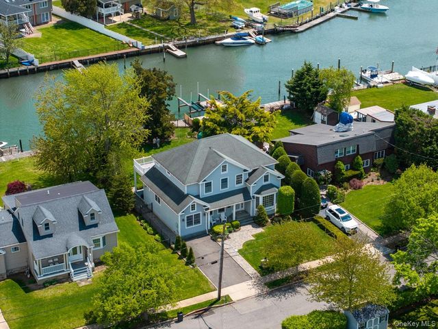 20 Carman Street, Massapequa, NY 11758