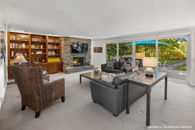 2056 Lakeshore Drive, Ganges Twp, MI 49408