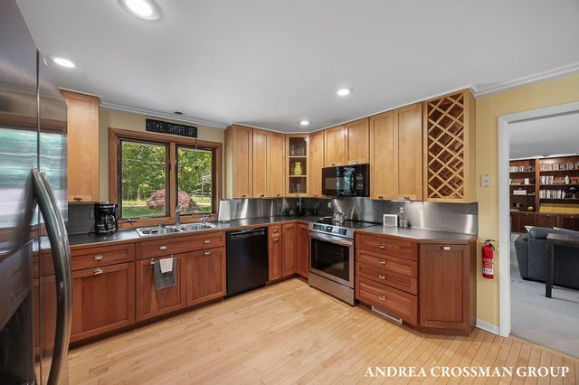2056 Lakeshore Drive, Ganges Twp, MI 49408
