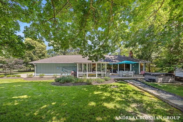 2056 Lakeshore Drive, Ganges Twp, MI 49408