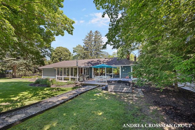 2056 Lakeshore Drive, Ganges Twp, MI 49408