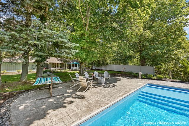 2056 Lakeshore Drive, Ganges Twp, MI 49408