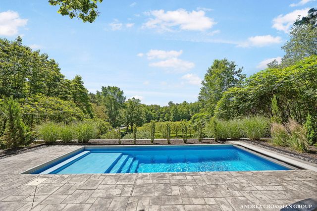 2056 Lakeshore Drive, Ganges Twp, MI 49408
