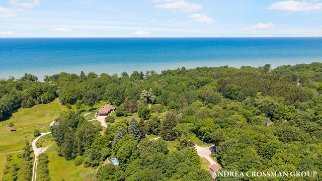 2056 Lakeshore Drive, Ganges Twp, MI 49408