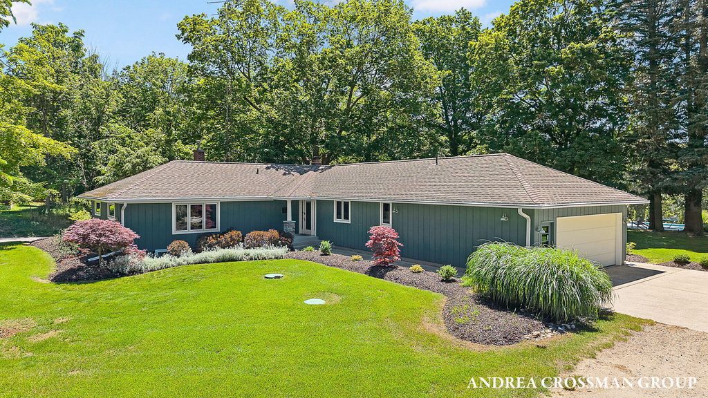 2056 Lakeshore Drive, Ganges Twp, MI 49408