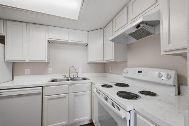 3758 Tanglewilde Street E1, Houston, TX 77063