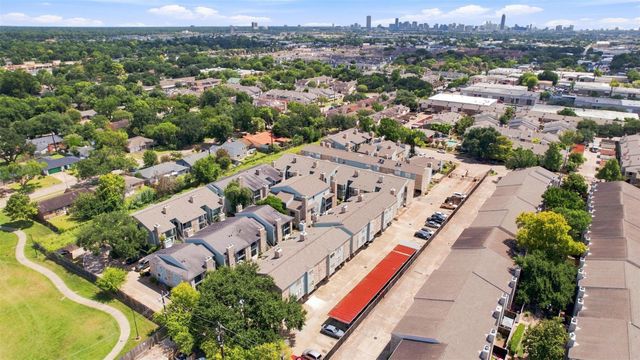 3758 Tanglewilde Street E1, Houston, TX 77063