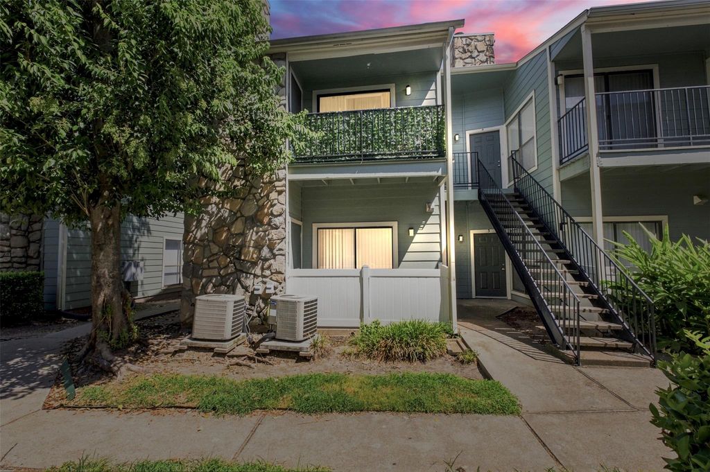 3758 Tanglewilde Street E1, Houston, TX 77063