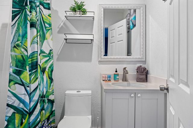 3961 NE 10th Avenue, Oakland Park, FL 33334