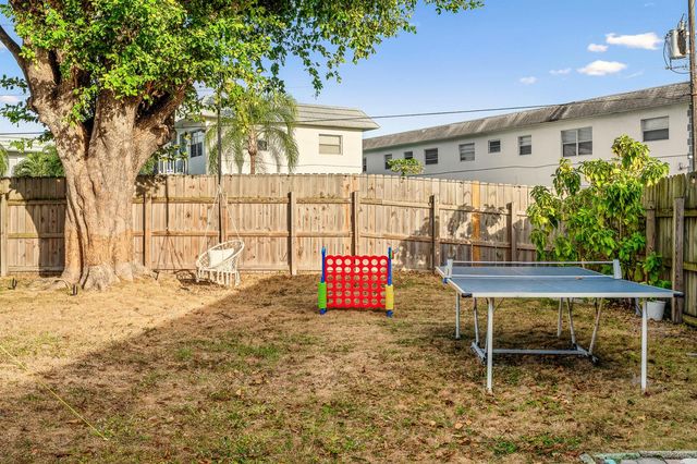 3961 NE 10th Avenue, Oakland Park, FL 33334
