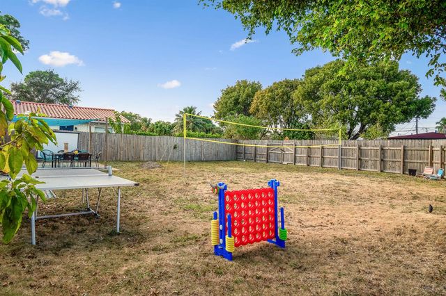 3961 NE 10th Avenue, Oakland Park, FL 33334