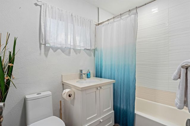 3961 NE 10th Avenue, Oakland Park, FL 33334