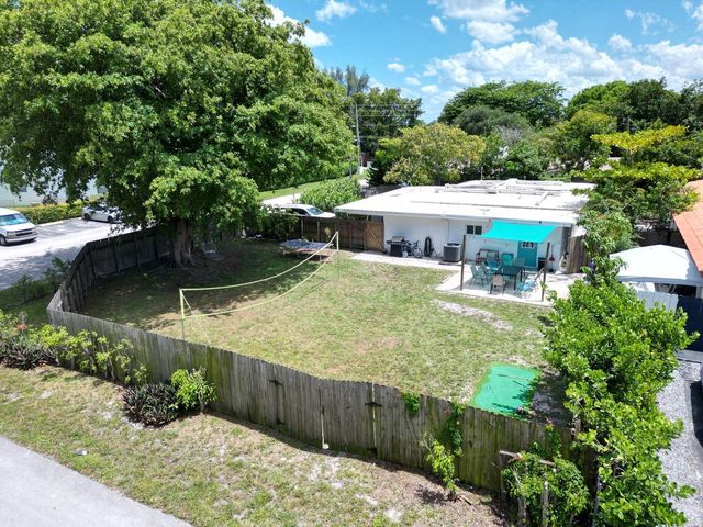 3961 NE 10th Avenue, Oakland Park, FL 33334