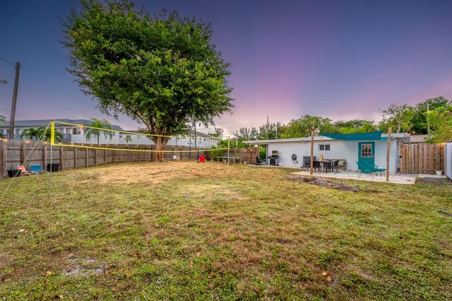 3961 NE 10th Avenue, Oakland Park, FL 33334
