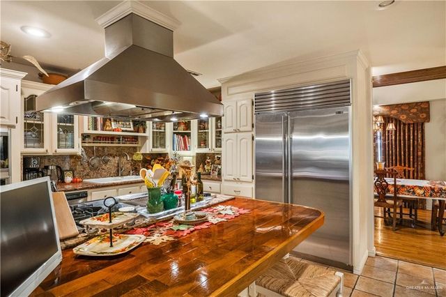 1911 Lion Lake Drive, Progreso Lakes, TX 78596