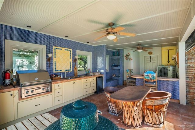 1911 Lion Lake Drive, Progreso Lakes, TX 78596