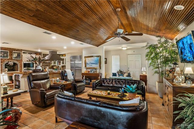 1911 Lion Lake Drive, Progreso Lakes, TX 78596