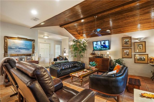 1911 Lion Lake Drive, Progreso Lakes, TX 78596