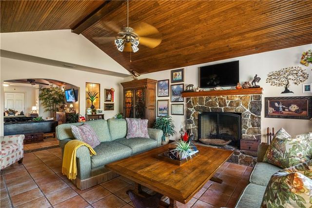 1911 Lion Lake Drive, Progreso Lakes, TX 78596